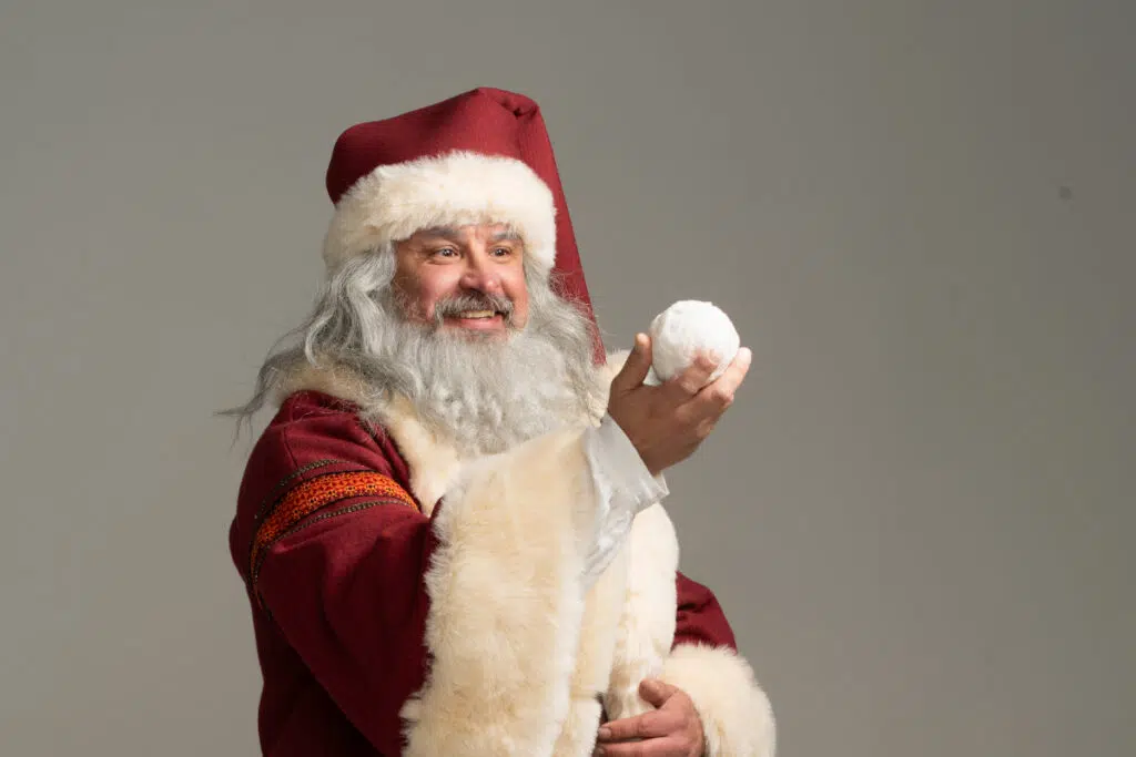 Samimatkat -valmismatkat, Lumipallo-joulumusikaali Oulu-hallissa, kuvassa: joulupukin asussa Kristo Salminen