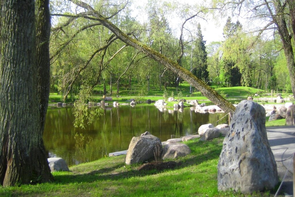 Kesälomalla Tallinnaan, vinkkinä mm. japanilainen puutarha, Samimatkat