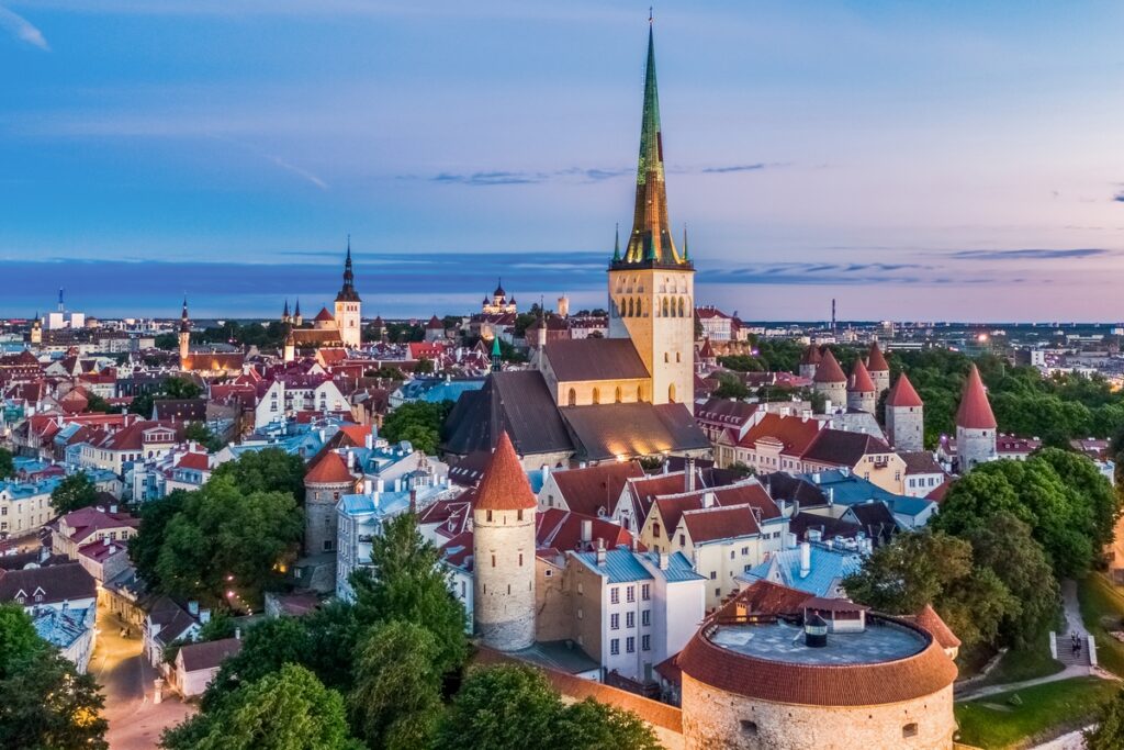 Kesälomalla Tallinnaan mukavasti Itä-Suomesta, Joensuusta ja 6-tien varrelta, Samimatkat
