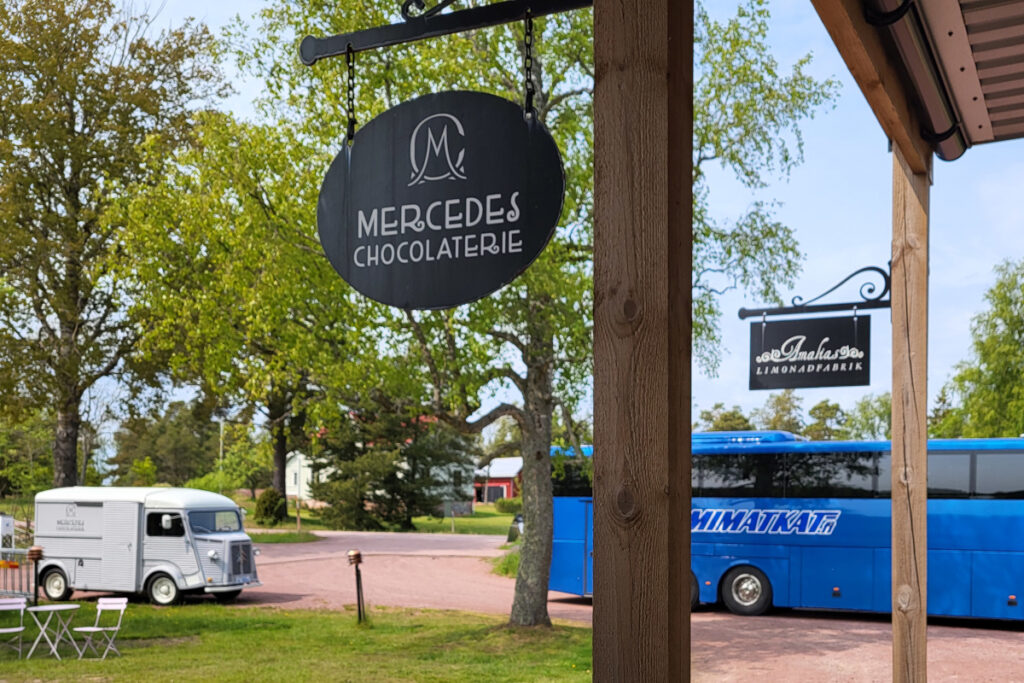 Samimatkat - matkaan mukavasti kotikulmilta, Ahvenanmaan matkat, paikallisia makuja, suklaatehtaan myymälä.