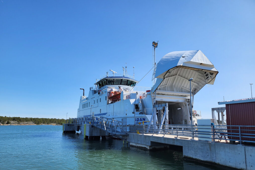 Samimatkat - matkaan mukavasti kotikulmilta, Ahvenanmaan matkat, yhteysalukseen meno.