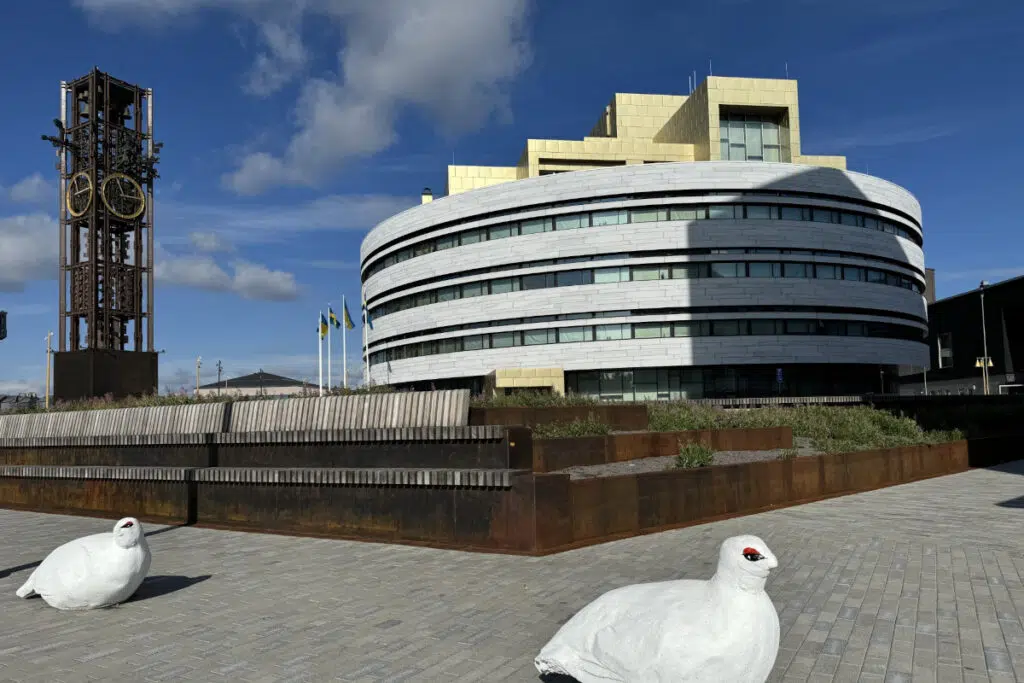 Samimatkat, valmismatkat Itä-Suomesta kiertomatkalle Lofooteille, kuvassa Kiirunan uusi kaupungintalo. Kuva: Louise Johansson.