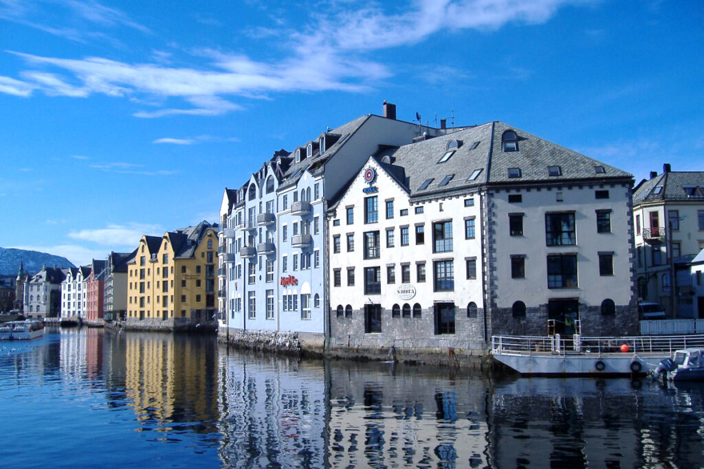Alesund_Andrea-Giubelli-VisitNorway.com-Vuonojen-Norja-kiertomatka-Samimatkat
