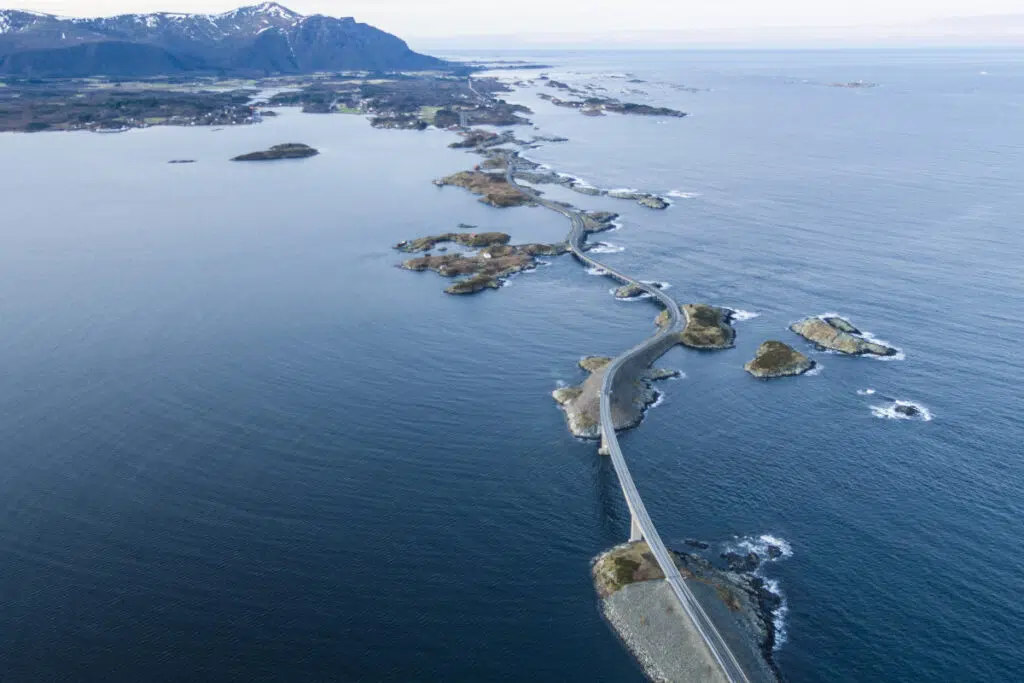 Scenic-Route-the-Atlantic-Road_Sven-Erik-Knoff-Visitnorthwest.no-Norjan-vuonot-kiertomatka-Samimatka