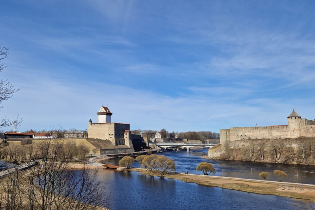 Itä-Viron kiertomatkalla Narvan linna ja vastarannalla Ivangorod Samimatkat