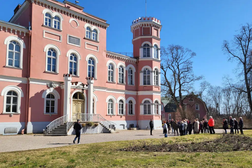 Birini-linna Riika matkat pääsiäisen aikaan Samimatkat
