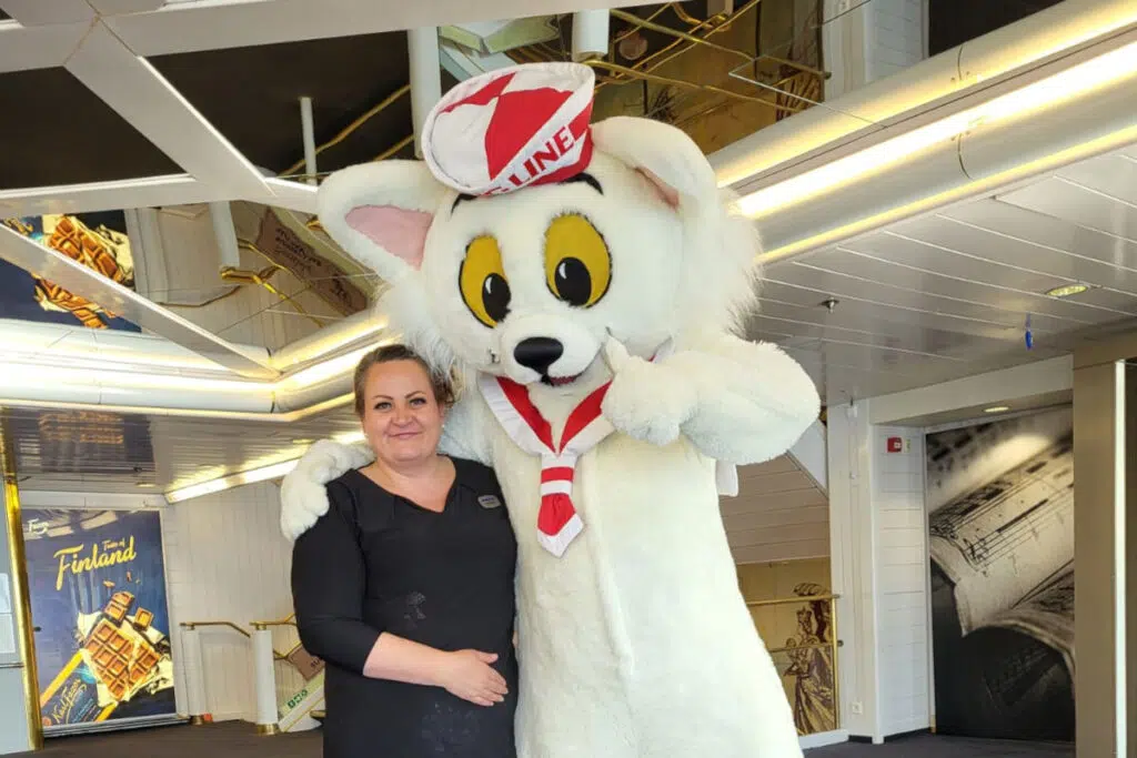 Samimatkat valmismatkat, matkanjohtaja Johanna ja Ville-viikinki.