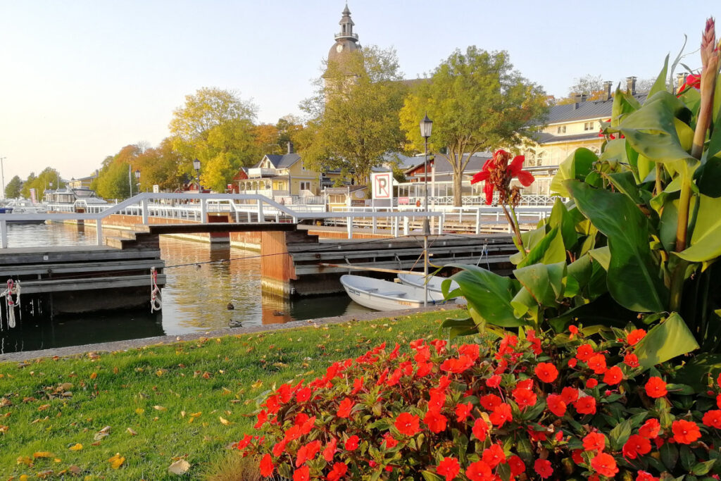 Samimatkat-valmismatkat, Saariston rengastie sekä Naantali ja Hanko. Kuvassa Naantalin satamaa.