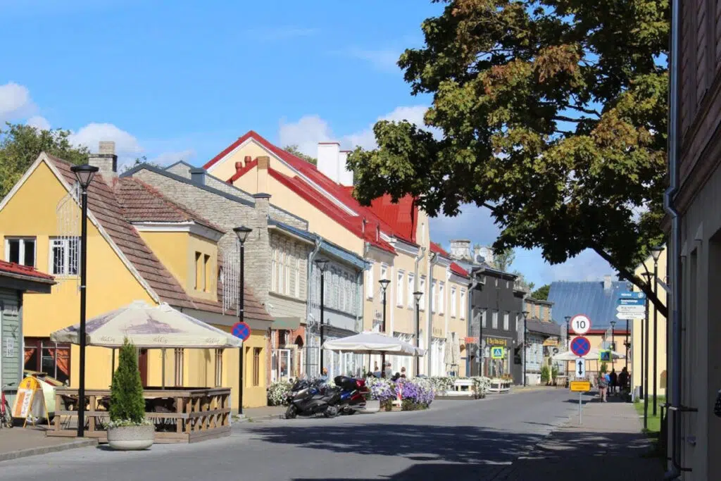 Samimatkat-valmismatkat Haapsaluun, kuvassa Haapsalun puutaloalueita.