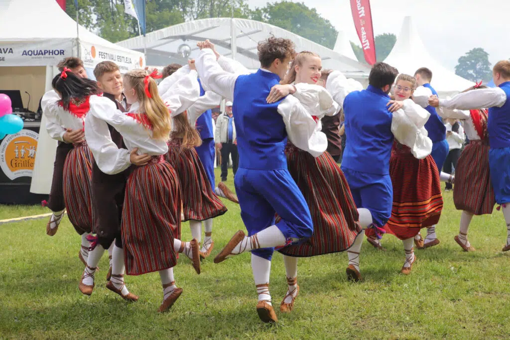 Samimatkat-valmismatkat-Parnu-Grillfest-2025-06.06.2025_Ants-Liigus, kansantanssijoita.