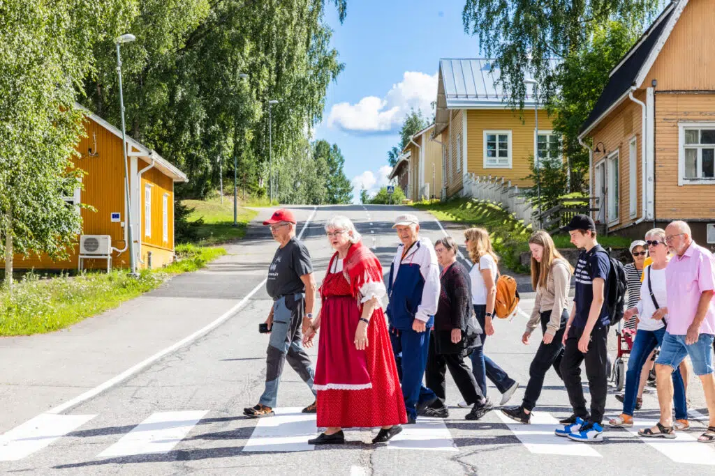 Samimatkat: Myyttinen Suomi -ryhmämatkat, opastus Puu-Juuka