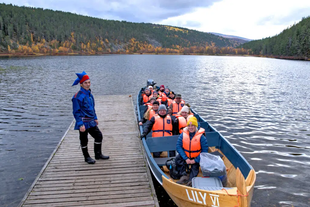 Samimatkat-ruskamatkat Lappiin. Lemmenjoen kansallispuistossa veneretkellä.