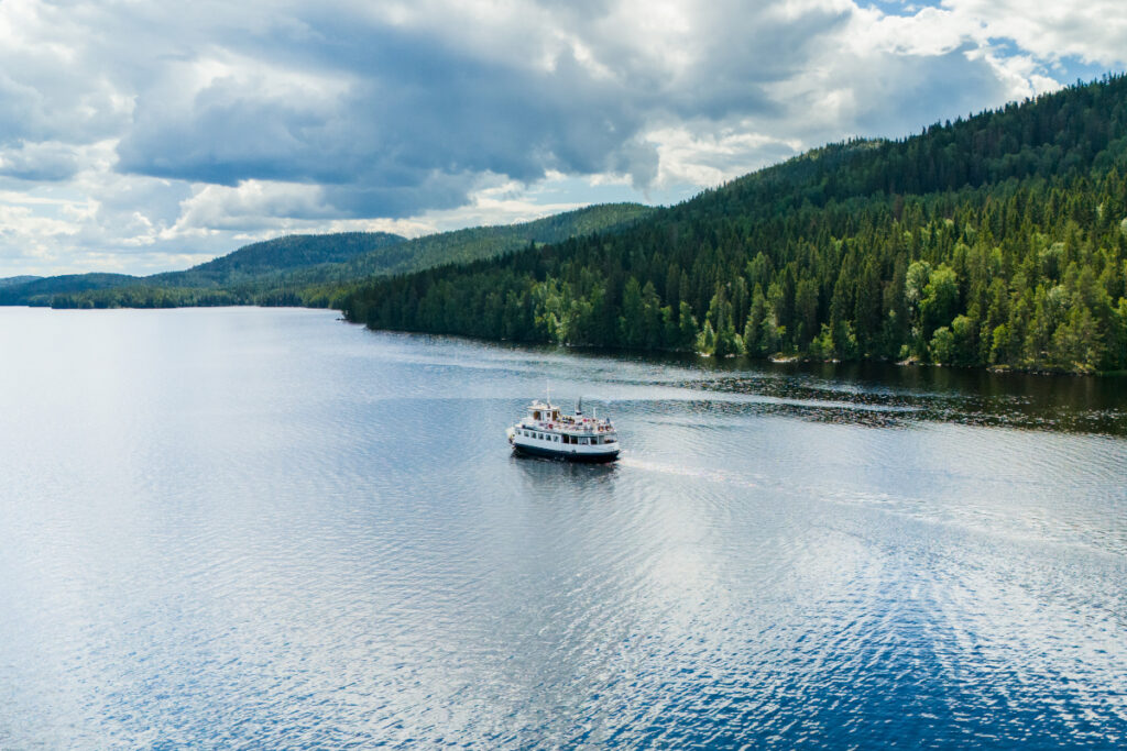 Samimatkat tour operator in Eastern Finland. Lake Pielinen and Koli