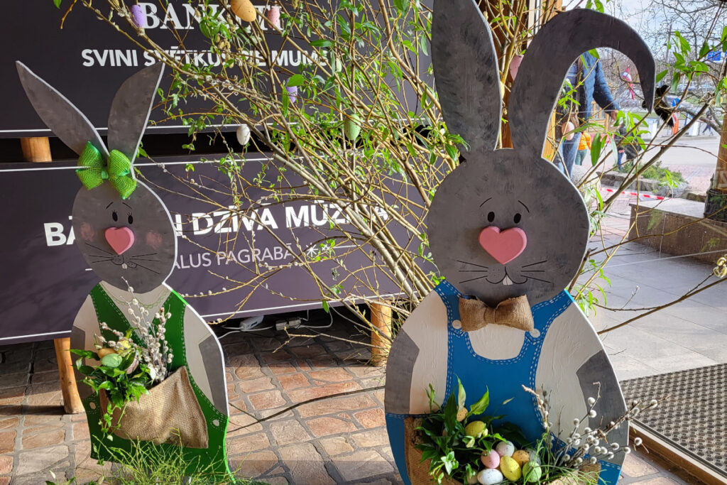 Samimatkat-bussimatkat: Pääsiäispupuja Riiassa.