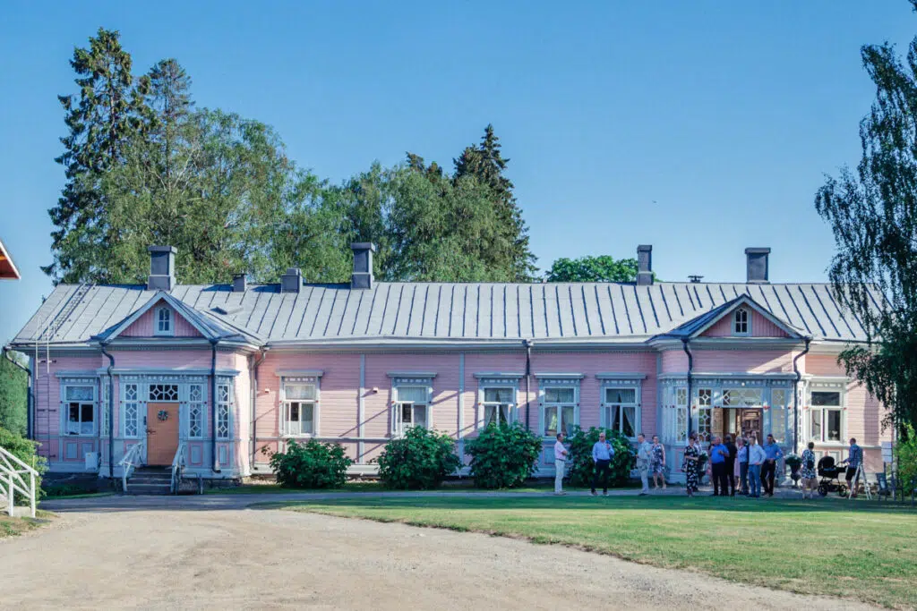 Samimatkat valmismatkat kotimaan matkat kuvassa Tertin kartano